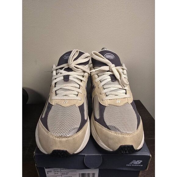 New Balance 2002 Tan Taupe Women's Running Shoes Size 7.5 6Y W/Box - Picture 3 of 7